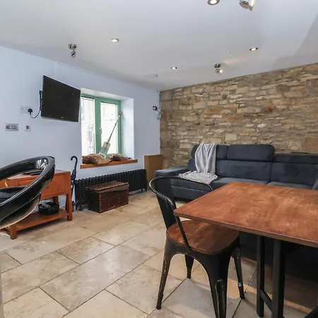 5 Hall Yard Tatil Evi